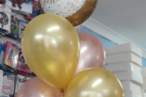 45cm round Happy Birthday foil balloon with 2 rows of 2 balloons (light pink & gold).